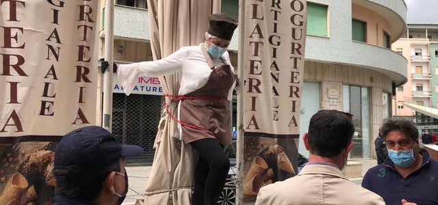 "In Calabria si muore più di fame che di Covid19" la protesta di una barista di Cosenza