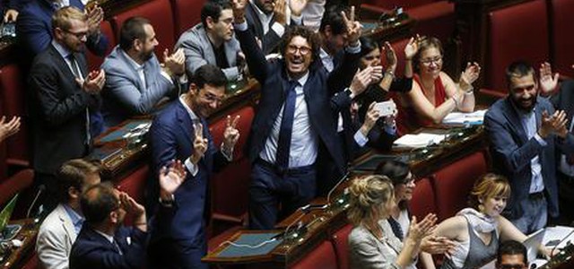Vitalizi: la Camera approva il pdl Richetti, ora va al Senato