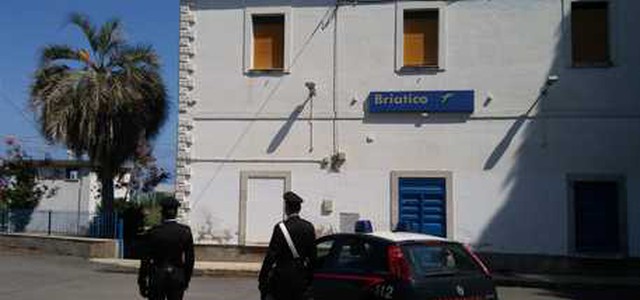 Senza biglietto rifiuta di scendere dal treno, denunciato