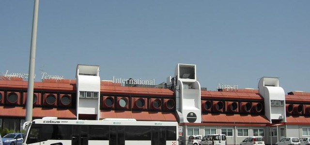 In aeroporto a Lamezia con passaporto falso, arrestato cittadino cinese
