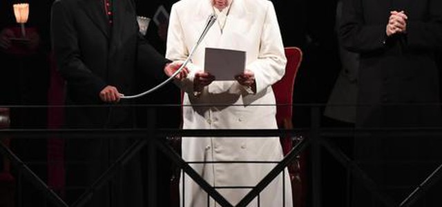 Papa Francesco alla Via Crucis: "Vergogna per sangue migranti e scandali Chiesa"