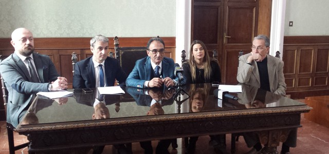 A Catanzaro "Sarà tre volte Natale": a Capodanno Le Vibrazioni, Gionny Scandal e Rtl (VIDEO)