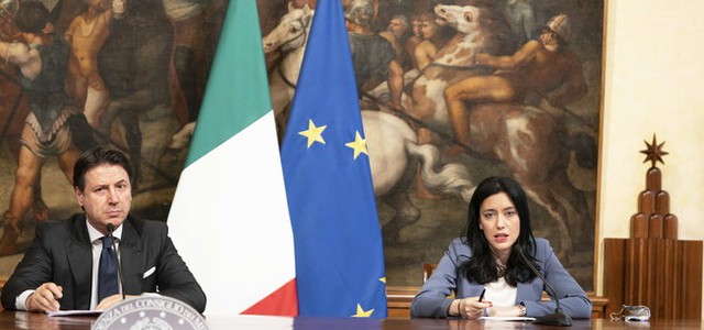 Scuola, accordo sulle linee guida. Si riapre il 14 settembre e dall'1 i recuperi