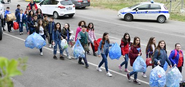 CONCERTO BAND RICICLATO CIRCO MUSICALE  RACCOLTA OLTRE UNA TONNELLATA DI CARTA E PLASTICA  
