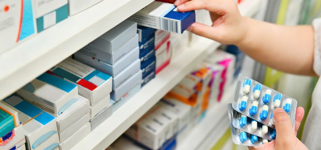 Farmaci rubati e rivenduti in nero nel Catanzarese, tre arresti e sequestri