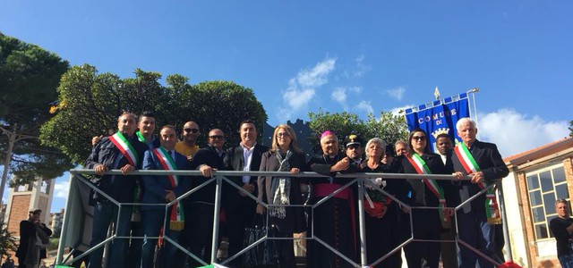 Il ricordo di 700 vittime della statale 106: inaugurato l'albero della vita (VIDEO)