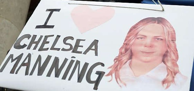 WikiLeaks, Obama concede la grazia a Chelsea Manning: a maggio la scarcerazione