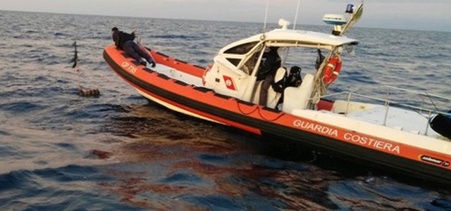 In mare per salvare madre e figlio, soccorsi cinque bagnanti