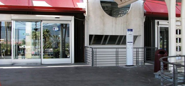 Con sei cartucce nel borsello, fermato all'aeroporto di Lamezia