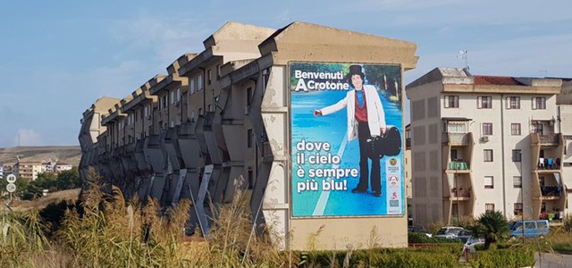 Murales con Rino Gaetano dà il benvenuto a Crotone