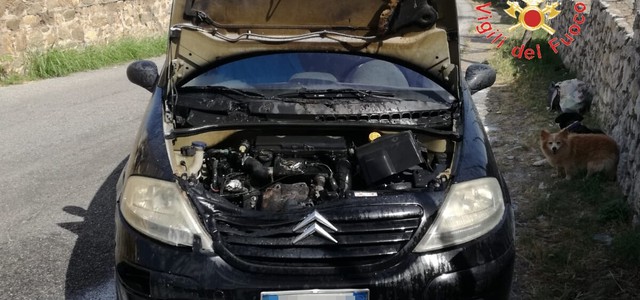 Incendio autovettura a Lamezia