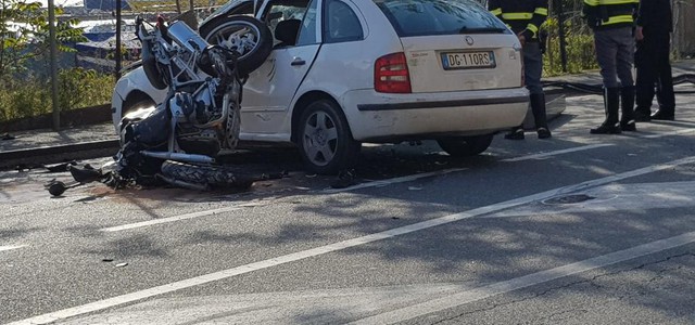 Scontro tra auto e moto in Liguria, muore un  54enne del Catanzarese