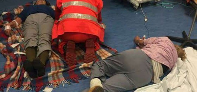 L'ospedale di Nola come un campo di prima emergenza: pazienti curati sul pavimento