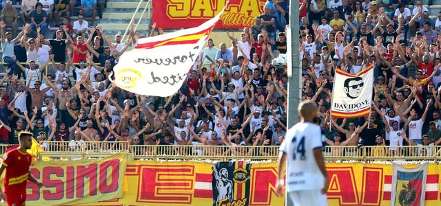 Giudice Sportivo, due giornate di stop per un giocatore del Catanzaro