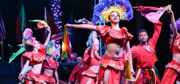Grande successo per la tredicesima edizione di CULTURE A CONFRONTO: a Tropea musica, folklore, colore e umanità in nome della pace tra i popoli