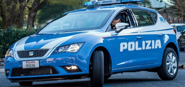 Picchiava e insultava la moglie, arrestato 40enne