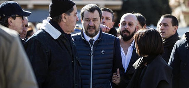 Salvini a Reggio Calabria: "Questo governo campa sui rinvii"