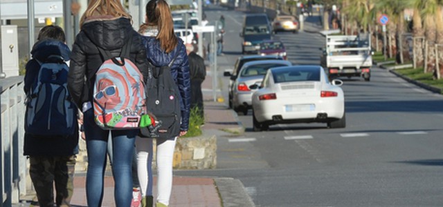 Amica nuda in chat, 12 liceali sospesi