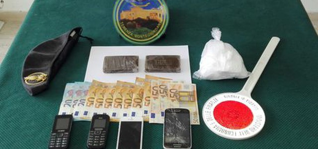 In auto con 200 grammi di marijuana, arrestati