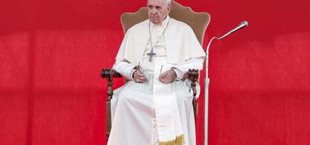 Papa: 'Chiesa libera solo se svincolata da potere e denaro'