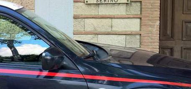Violenta figlie minorenni, arrestato