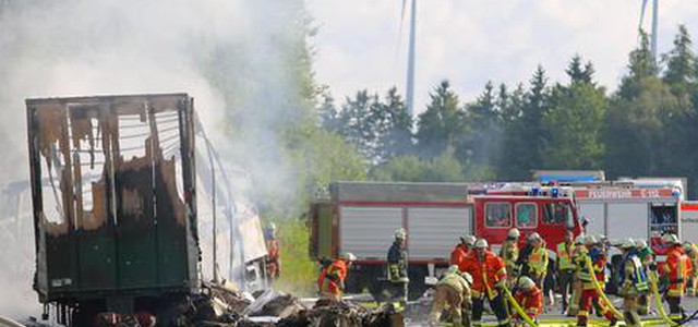 Germania, scontro tra pullman e camion in Baviera: 18 morti