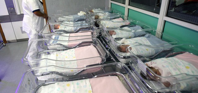 Thailandia: 'fabbrica bebè', a giapponese custodia 13 figli