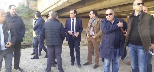 Sopralluogo congiunto sul fiume Alessi. Il presidente Bruno chiede interventi a Regione e Anas 