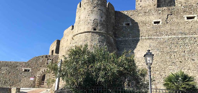 COME DIFENDERSI DAL CORONAVIRUS -  Se ne discute domani al Castello di Squillace