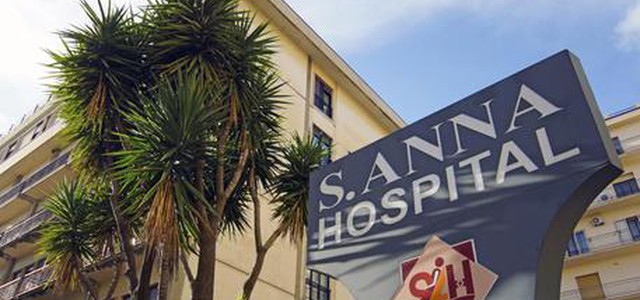 Mamma finisce le ferie, i colleghi del S. Anna Hospital le donano le loro