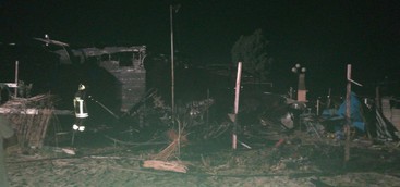 Incendio in lido a Giovino, locale distrutto dalle fiamme (VIDEO)