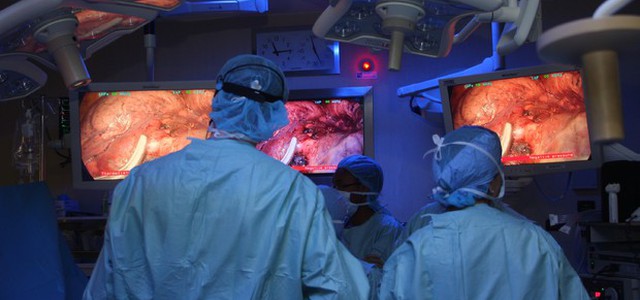 Asportato un tumore dello stomaco senza bisturi, è la prima volta al mondo