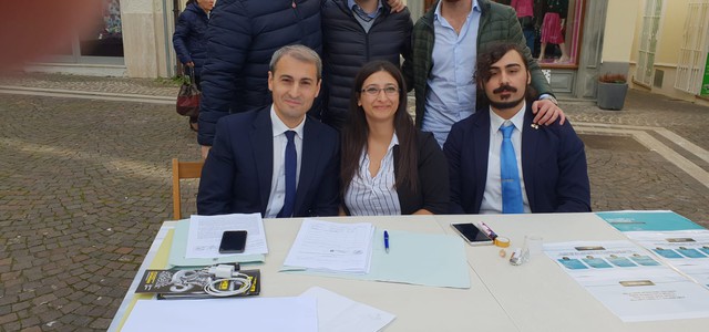 Forza Italia giovani Catanzaro, raccolta firme a sostegno dell'educazione alla cittadinanza