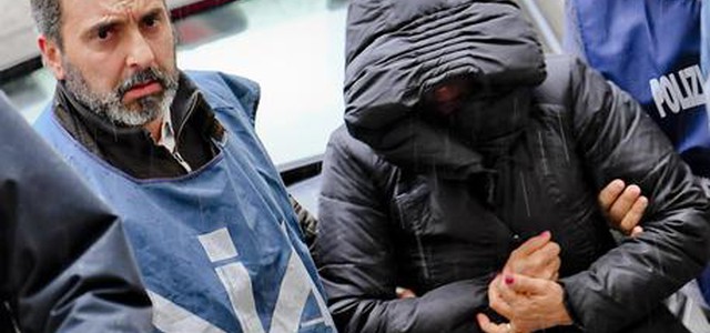 Camorra: casalesi; quattro donne gestivano stipendi, arrestate