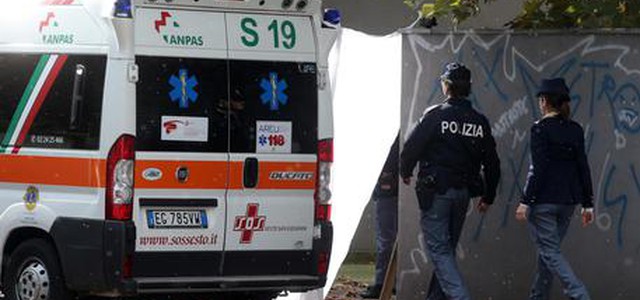 Sviene in strada, in borsa aveva un feto
