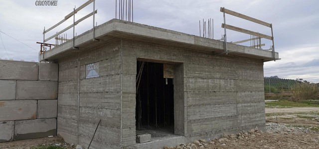 Sequestrato manufatto abusivo nel Crotonese