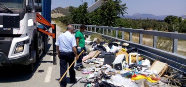 Grande operazione di bonifica di discariche abusive nel territorio di Roccelletta e San Floro