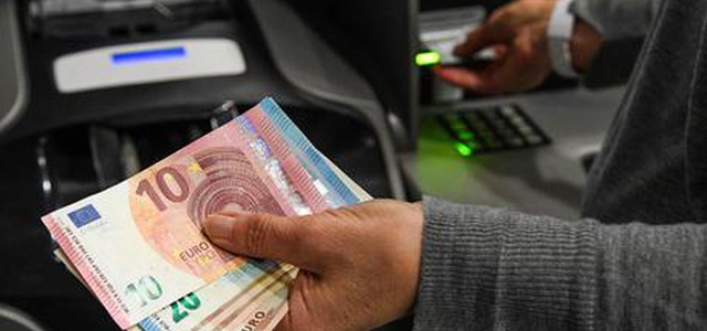 Bancomat ha 50 anni. Primo Atm a Londra