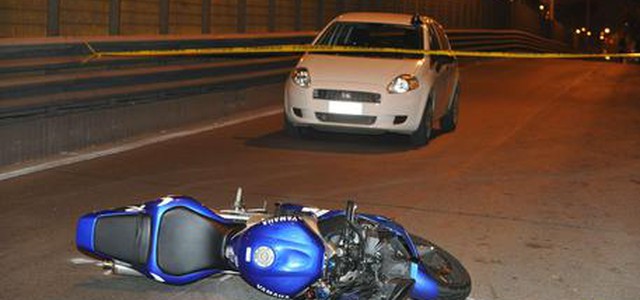 Grave giovane scooterista falciata da auto guidata da ubriaco senza patente