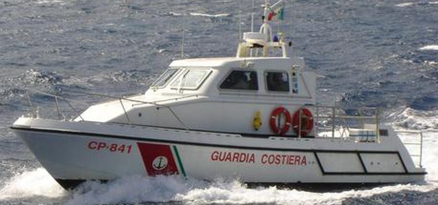 Si allontanano da riva, soccorsi bagnanti