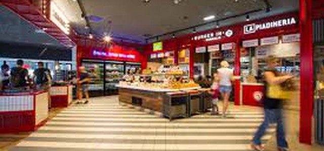 Festeggiano il compleanno in Autogrill e aggirano il DPCM