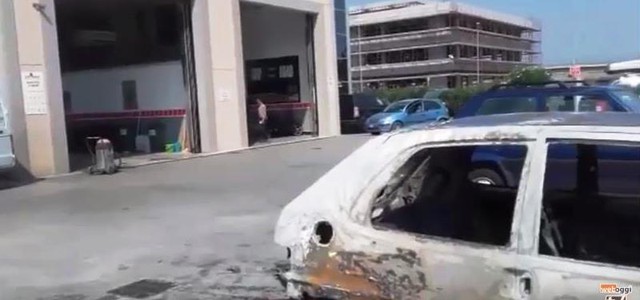 Nuova intimidazione a Catanzaro, auto in fiamme minaccia azienda di pneumatici (VIDEO)
