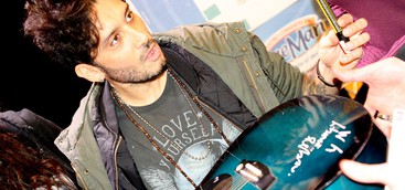 Centinaia di persone al Centro Commerciale Due Mari per il firmacopie di  Fabrizio Moro