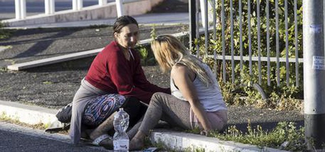 In fiamme camper a Roma, morta una ragazza e 2 bimbe