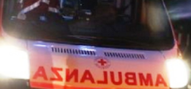 Moto contro autobus, 22enne perde la gamba