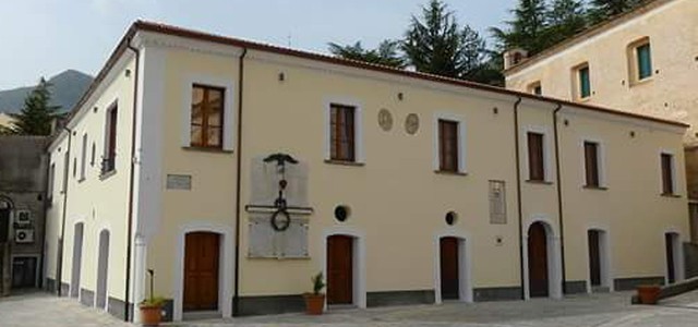 Il Consiglio istituzionalizza la “Festa della bandiera” e la “Rassegna del Folklore Internazionale”