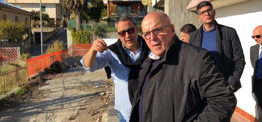 Oliverio nel cantiere “Scuole Sicure 500” a Falerna scalo e Lamezia