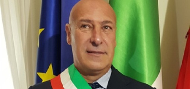 A Crotone insediato il neo sindaco Voce: "Lavorerò per tutti"