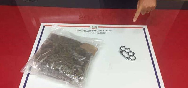 Carabiniere colpito perde i sensi, arrestati madre e figlio a Soverato