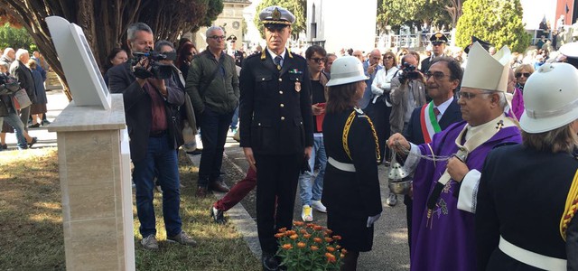 Al Cimitero scoperta stele in onore caduti Polizia locale